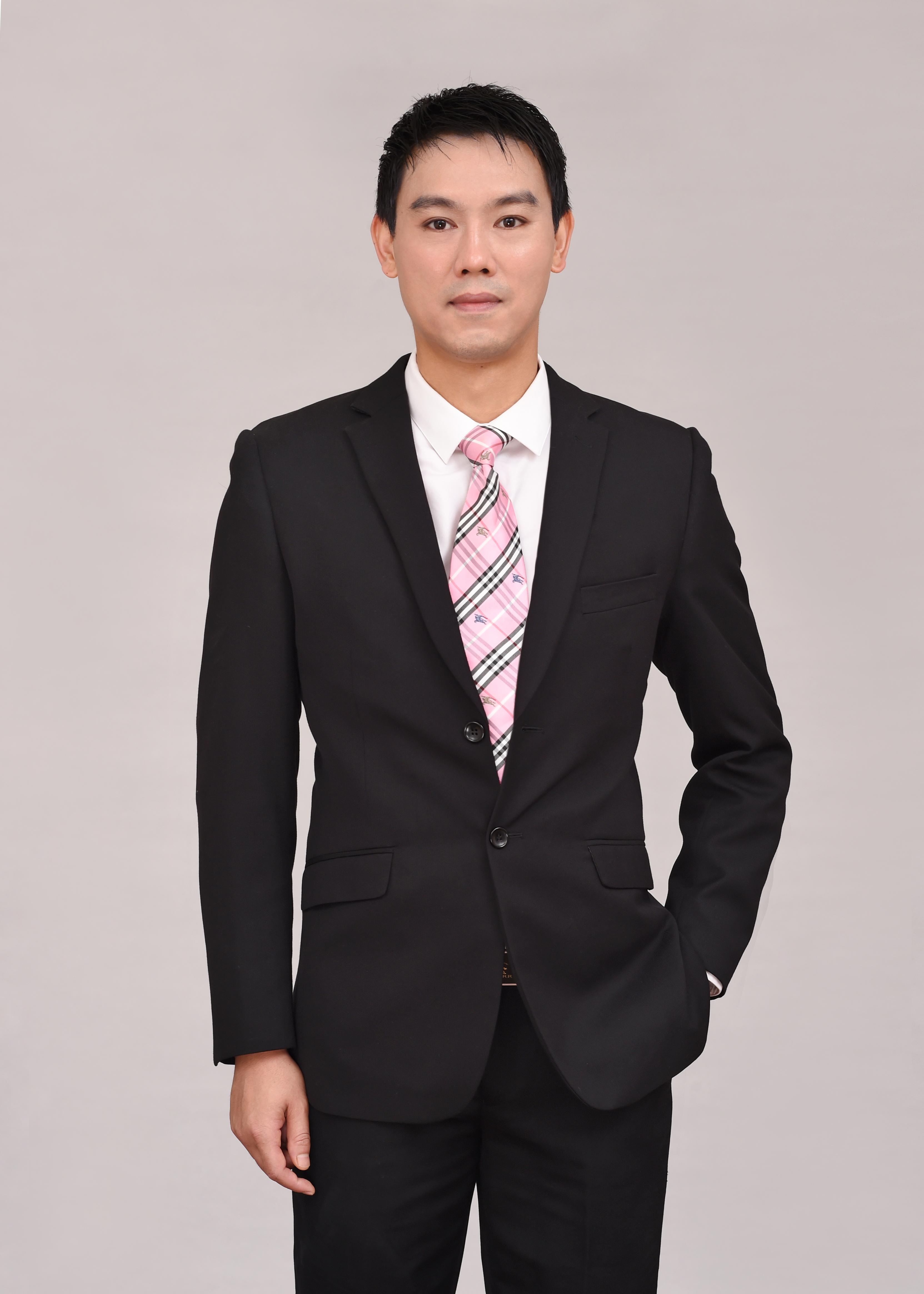贺佳 艺术总监 & 首席设计师