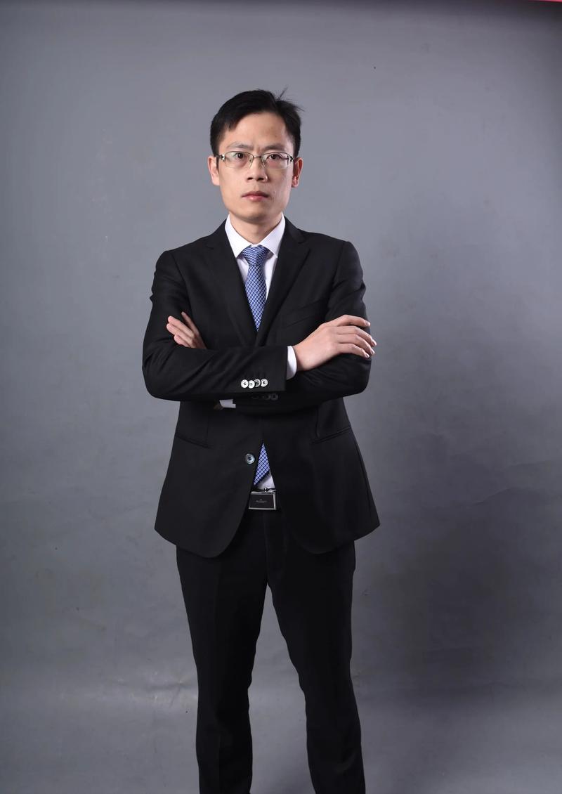 贺佳艺术总监 & 首席设计师